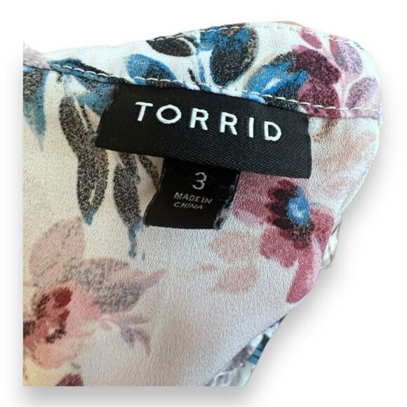 Women’s torrid 3 Cool Toned Floral White Georgette Pintuck Button-Front Blouse - Picture 13 of 16